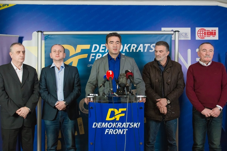                                                      Медојевић: Хапшење лидера ДФ-а је 
                                                     државни удар по налогу Ђукановића